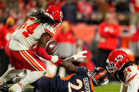 In a Reversal, Kansas City’s Defense Plays Hero to Beat Broncos