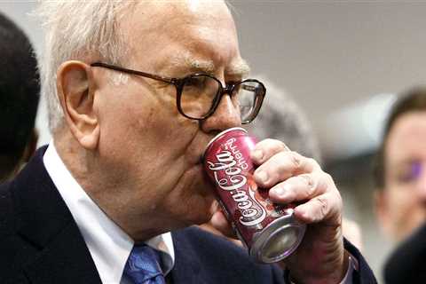Warren Buffett Drinks 5 Cans Of Coke A day After Switching From Pepsi 50 Years Ago