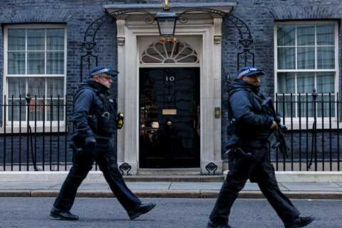 No10 police questioned in ‘partygate’ probe as Boris’ vengeful ex-aide Dominic Cummings to be..