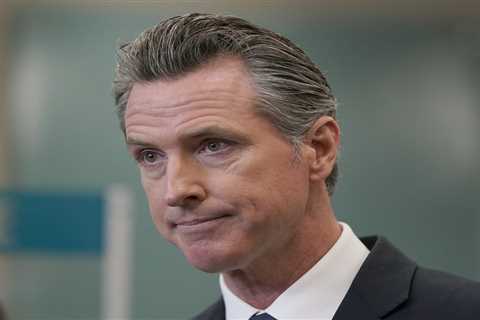 Newsom announces Texas-style bill that would let residents sue gun makers