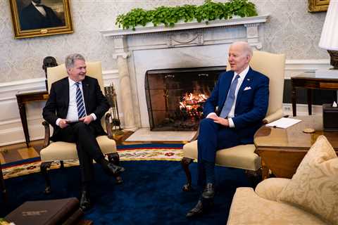 Finland, Neutral but Nervous, Discusses Defense With Biden