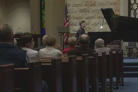 Raising money for Ukraine: Benefit concert held at Temple Emanuel