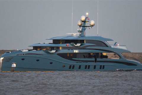 Russian oligarch’s £38million superyacht is DETAINED in London’s Canary Wharf by UK govt