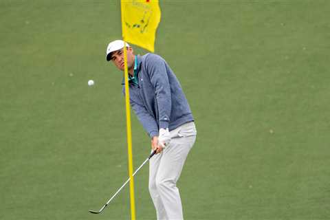 As Tiger Woods Falls Behind at the Masters, the Spotlight Shifts