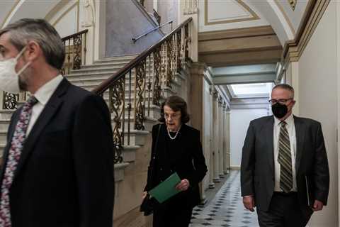 As Feinstein Declines, Democrats Struggle to Manage an Open Secret