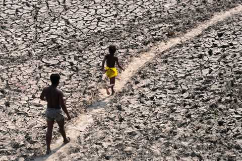 Extreme heatwaves in India and Pakistan ‘make people gasp in the shade’, forcing India to increase..