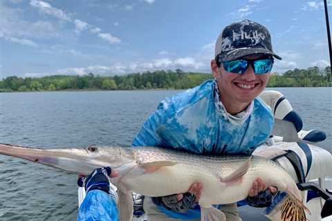 Kid Catches and Releases Giant Gar That Could Have Rivaled the Texas State Record