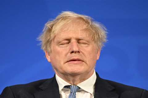 A dozen Tory MPs poised to submit letters of no confidence in Boris Johnson over Partygate scandal