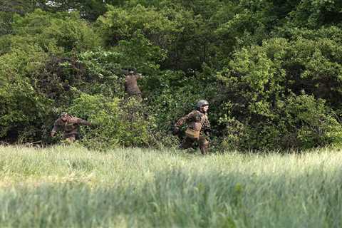 'They are carpet-bombing us': Ukrainian troops are getting pounded as they await heavy weapons from ..