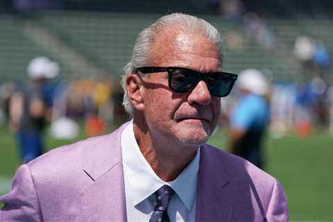 Colts owner Jim Irsay is giving away $500 gift certificates to Indiana restaurants