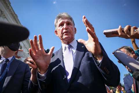 Climate change legislation still could pass Congress this year, Manchin insists ⋆