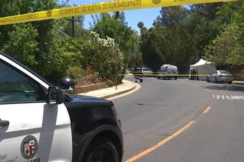 Woodland Hills Resident Found Stabbed to Death on Sidewalk – NBC Los Angeles