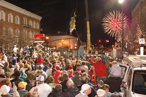 From Port Clinton’s Walleye Drop to Marion’s Pop-N-Drop, places near Cleveland to ring in the New..