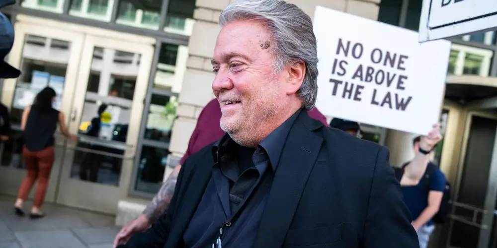 Steve Bannon turns himself in to New York prosecutors