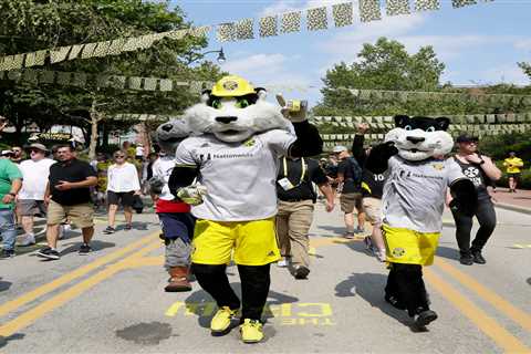 Columbus Crew’s mascot truck child at the Cleveland Browns game