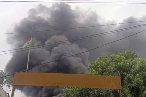 A huge fire breaks out in the Noida plastics factory