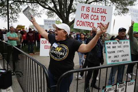 Texas oyster fishermen protest before state vote