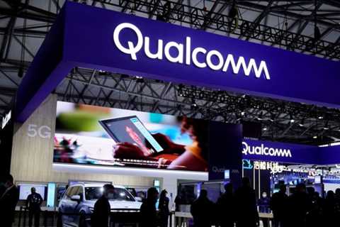 Wall Street sees little respite from Qualcomm’s smartphone gloom