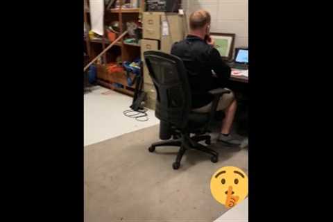 The chair got outta there!! 🤣 #funny #scare #prank #work #office