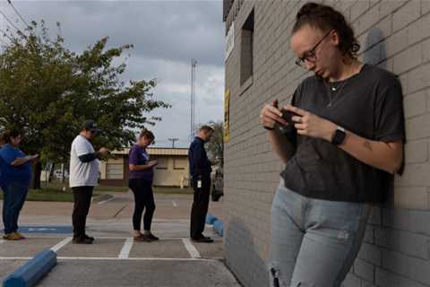 Texans cast votes on Election Day 2022