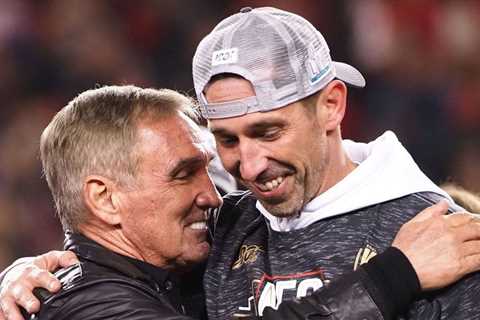 How is San Francisco 49ers head coach Kyle Shanahan associated to Mike Shanahan?