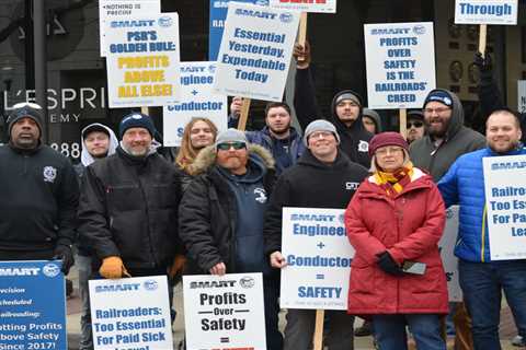 Train workers continue to rail against labor contract  ⋆