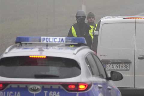 Polish police chief wounded in explosion of gift from Ukrainian colleague – •