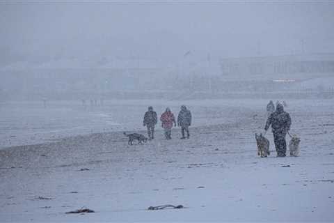 UK weather – Brits to be hit with -2C bone chiller on Christmas Day… as Met Office reveals snow..