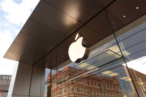 Apple created a fake, management-run union at Easton store, complaint says