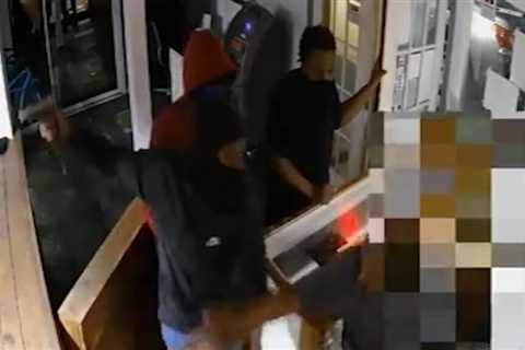 Houston crime: HPD looking for 3 masked thieves accused of robbing hotel clerk at gunpoint on South ..