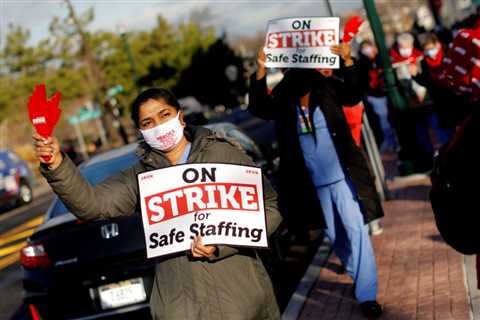 New York City nurses, hospitals resume contract talks as possible strike looms