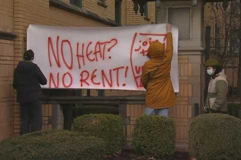 Logan Square tenants withhold full rent over heat issues