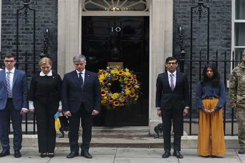 Rishi Sunak leads UK in minute’s silence for Ukraine as Charles praises nation’s ‘courage’ on..