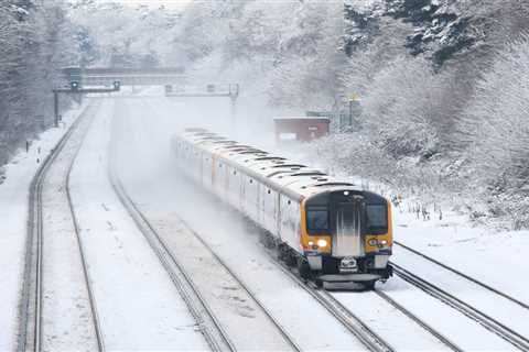 UK weather – Brits to be hit by snow TODAY with warnings for four days in a row and commuter chaos..