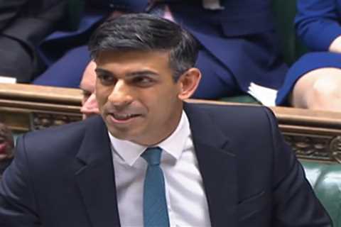 Rishi Sunak slams ‘lefty lawyer’ Keir Starmer for opposing migration plan & says Labour leader..