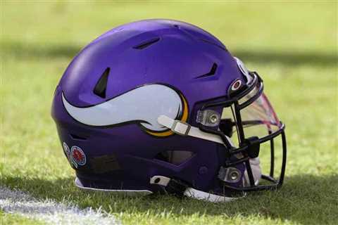 NFL Fans React To Today’s Surprising Vikings News