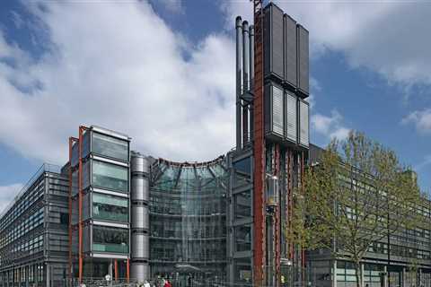 Richard Rogers’ Channel 4 headquarters awarded Grade II-listing