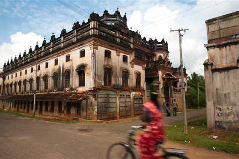 Inside India's 15,000 extravagant, abandoned mansions, built by spice and gem tycoons and left to..