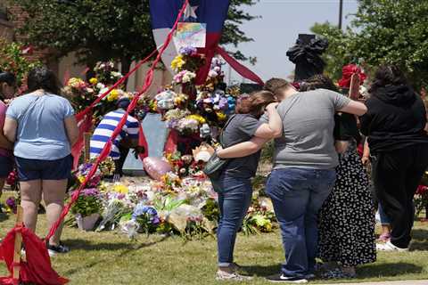 Texas mall shooting victims include guard, young sisters