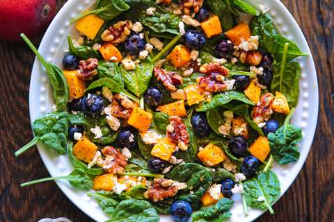 Mango Salad with Spinach and Blueberries