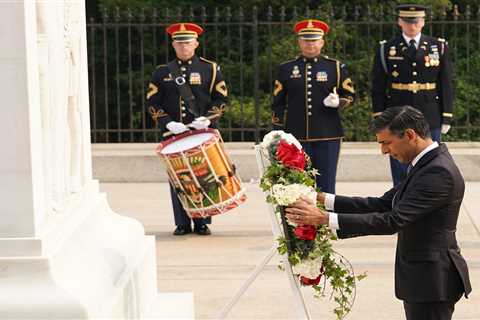 Rishi Sunak pays tribute at war memorial before crunch US talks with Biden to forge ‘economic..