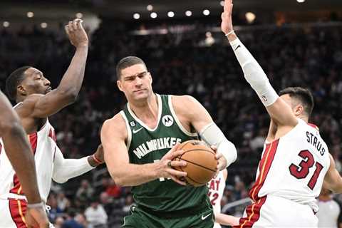 Bucks re-sign Brook Lopez to 2-year, $48M deal