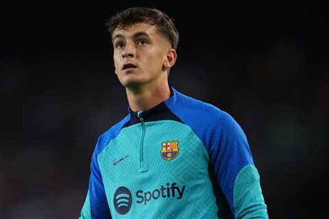 Barcelona’s 19-year-old starlet ignoring offers from several clubs, wants to stay