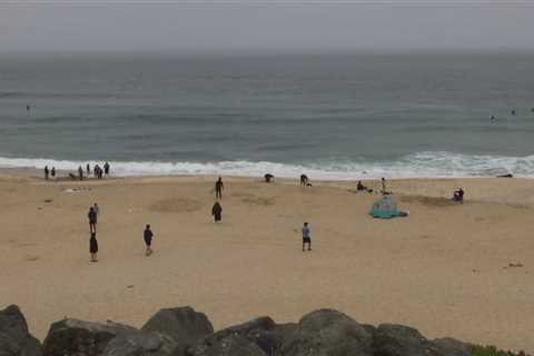 Residents try to beat the holiday heat at Bay Area beach towns – NBC Bay Area