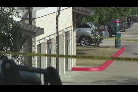 1 dead, suspect at large after shooting at West Austin apartment complex: APD | FOX 7 Austin