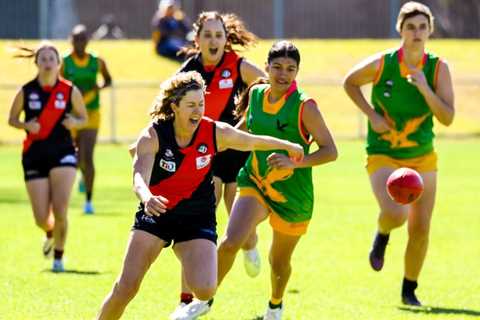 Women’s football, netball scheduling conflicts in Alice Springs affecting player numbers