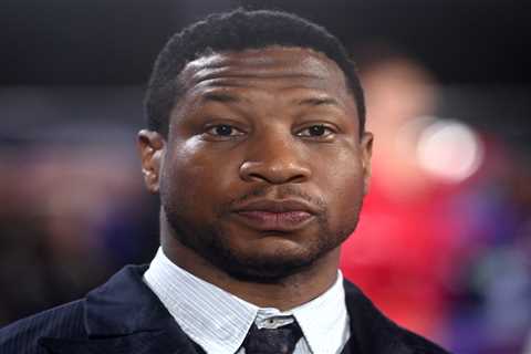 Jonathan Majors Showed Up To Court Clutching Bible As Trial Faces First Delay [Video]