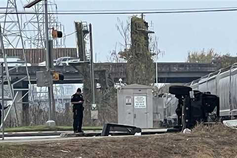 Off-duty Houston police officer suffers heart attack after train crashed into vehicle on Fulton and ..