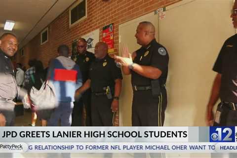 Jackson police greet Lanier High School students