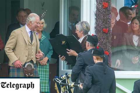 King presents prestigious award to his former school’s pipe band